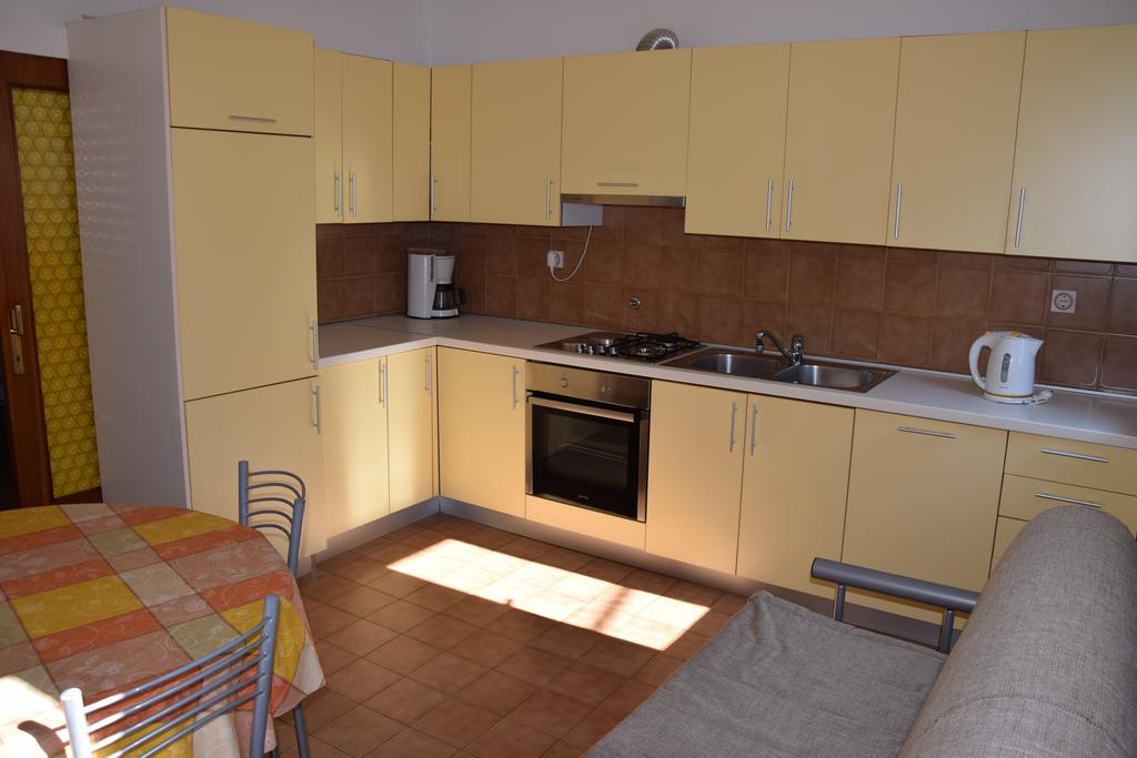 Apartment Marija With Terrace Brsec Room photo