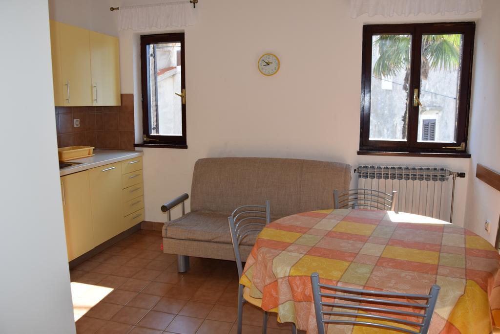 Apartment Marija With Terrace Brsec Room photo